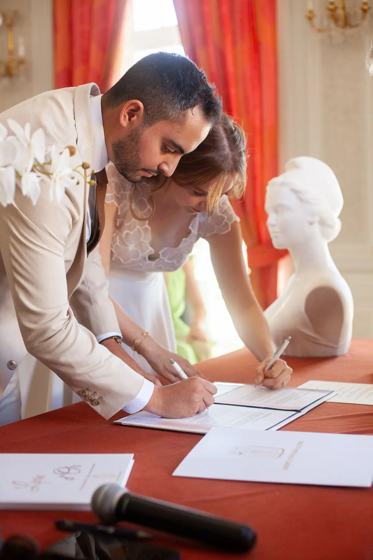Town hall ceremony in Tours, the couple signing their marriage contract